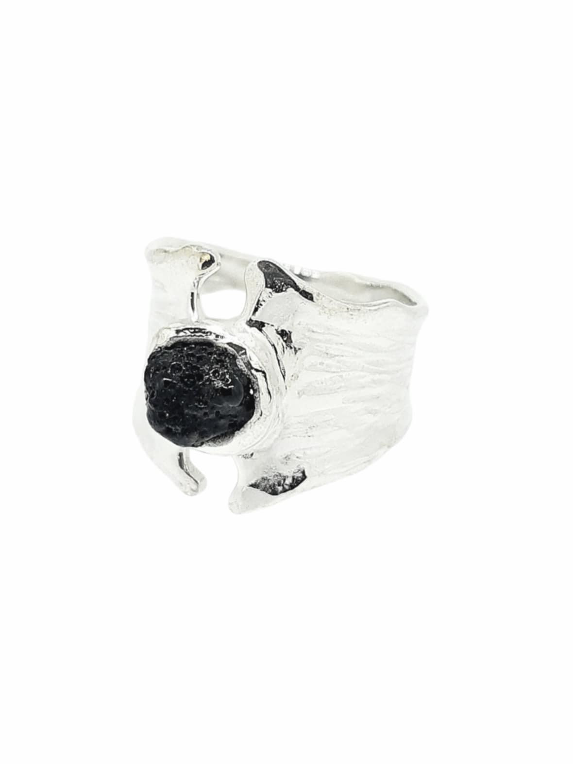 lava ring, hannað og smiðað á Islandi af Montoro Gullsmiði.