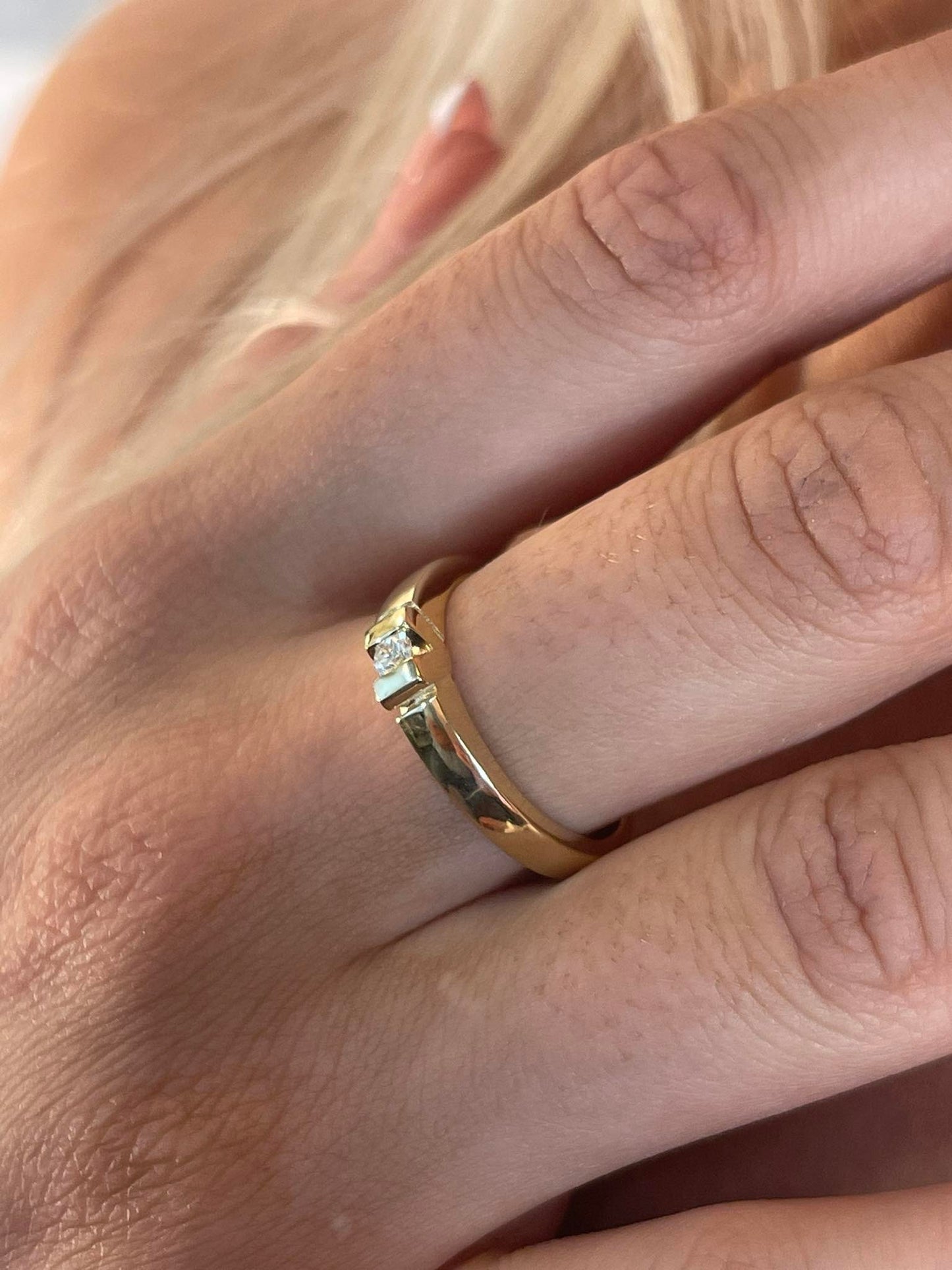 Diamond ring 0.10ct.,hannað og smiðað á Islandi af Montoro Gullsmiði.