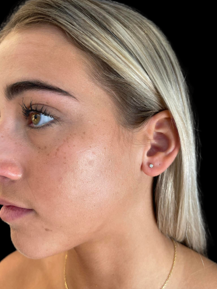 Diamond earrings,,hannað og smiðað á Islandi af Montoro Gullsmiði.