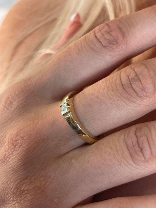 Diamond ring 0.10ct.,hannað og smiðað á Islandi af Montoro Gullsmiði.