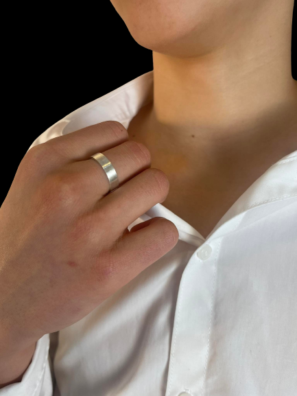 Matt silver ring,,hannað og smiðað á Islandi af Montoro Gullsmiði.