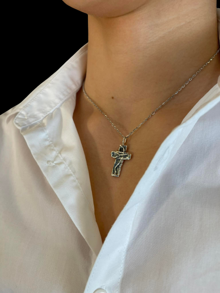Hellnar cross,,hannað og smiðað á Islandi af Montoro Gullsmiði.