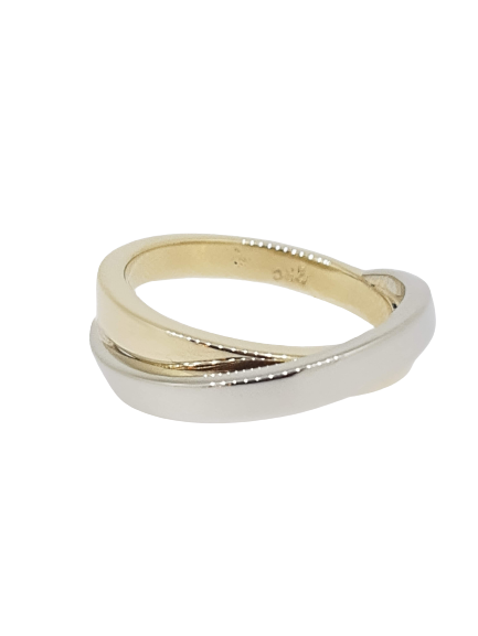 Gold & white ring,,hannað og smiðað á Islandi af Montoro Gullsmiði.